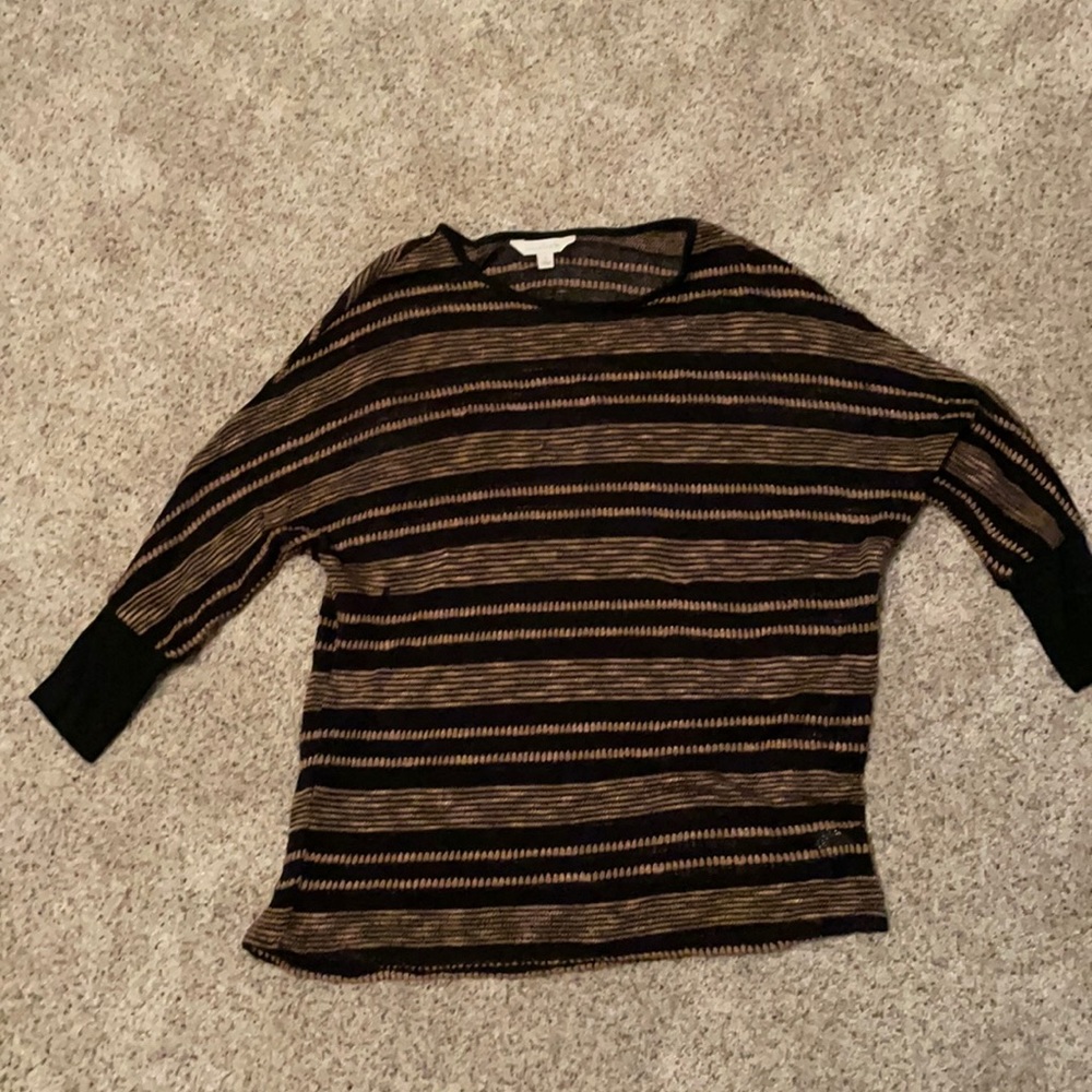Black and gold 3/4 sleeve sweater